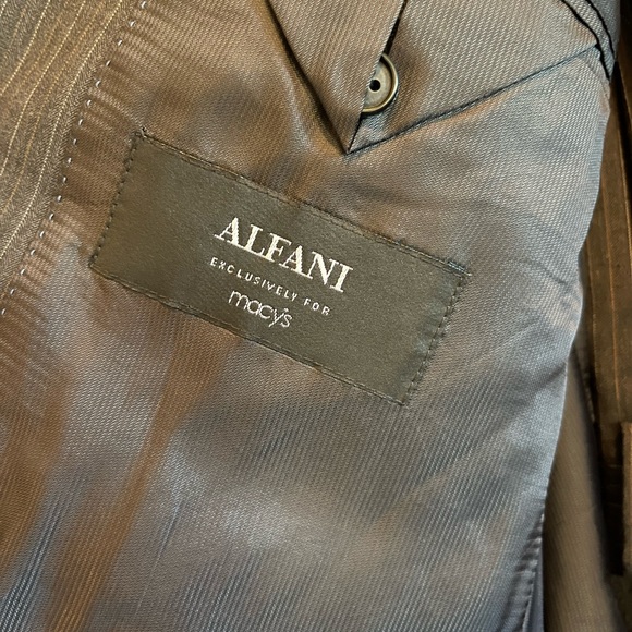 Alfani Mens suit w/ Jacket AND Pants - Picture 4 of 6